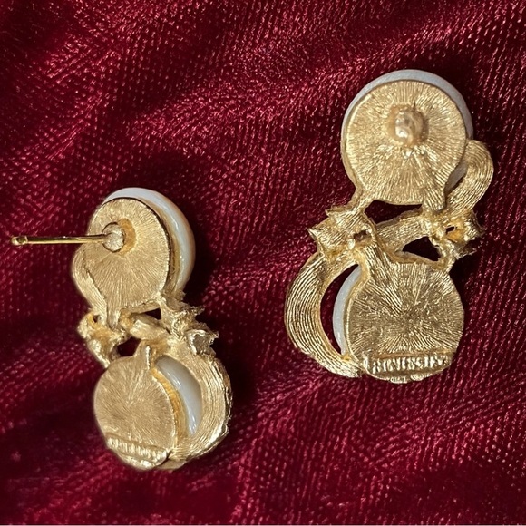 Vintage Richelieu Faux Pearl Gold Tone Swirl Earrings w Rhinestones Pierced - Picture 5 of 5